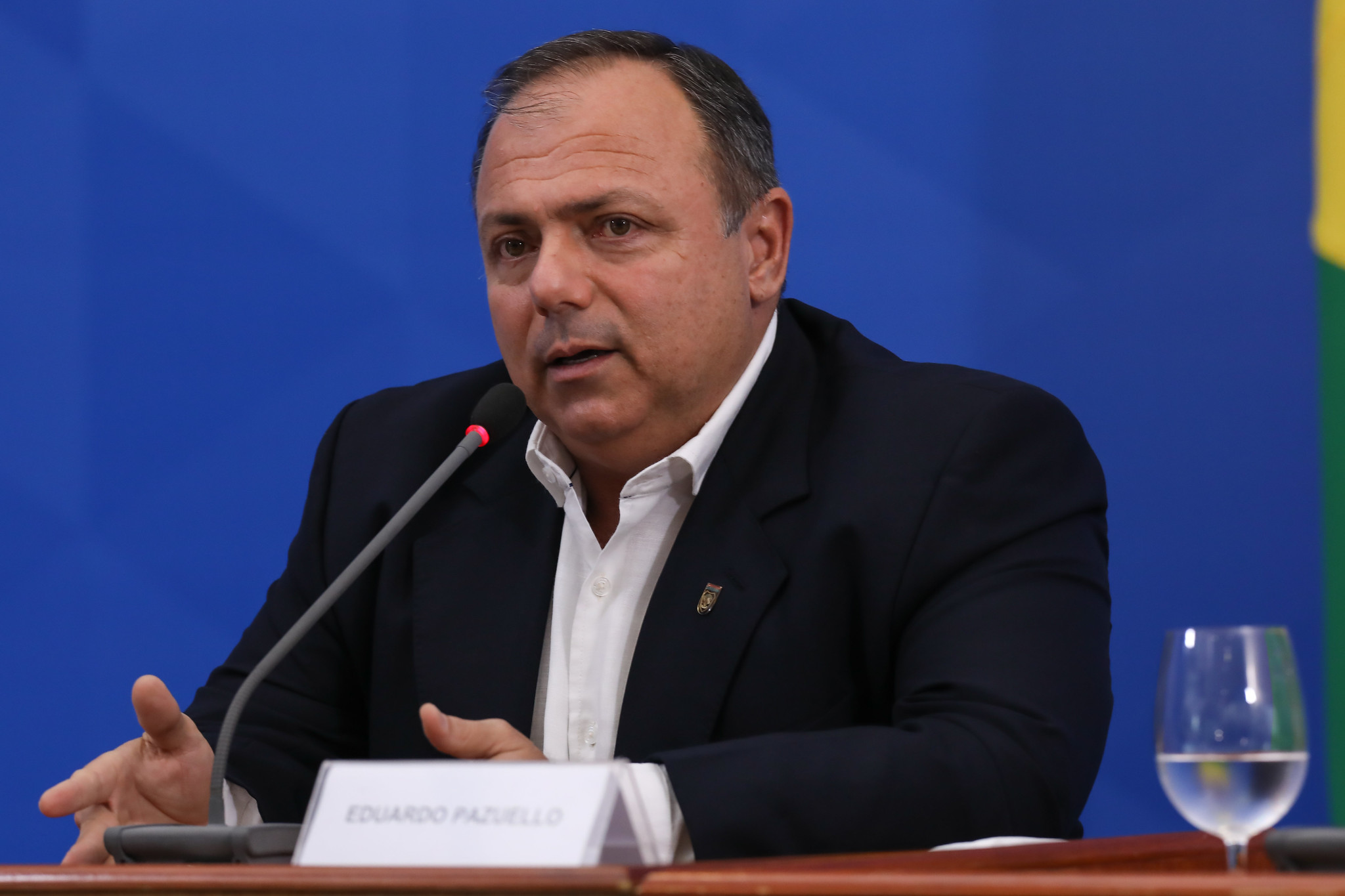 Esse tipo de aval só permite vacinar alguns grupos específicos; ministro também disse que vai cobrar mais celeridade da Anvisa