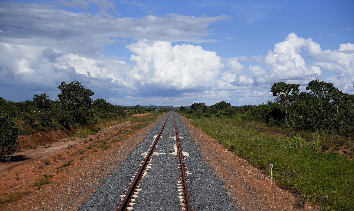 Primeiro trecho da Ferrovia de Integração Oeste Leste, a Fiol 1, será leiloado Primeiro trecho da Ferrovia de Integração Oeste Leste, a Fiol 1, será leiloado