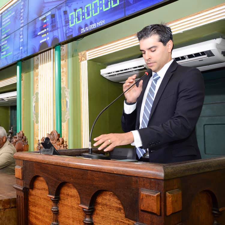 Alexandre Aleluia quer abrir oposição a Neto, mas sozinho não consegue