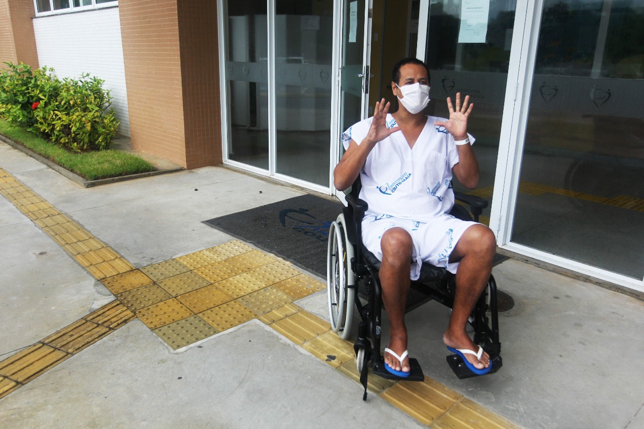 Imagem de Itabepi: morador recebe alta do Couto Maia após 22 dias internado com coronavírus