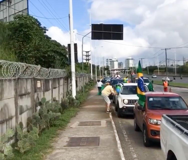 Imagem de Apoiadores de Bolsonaro realizam nova carreata em Salvador contra isolamento social neste domingo