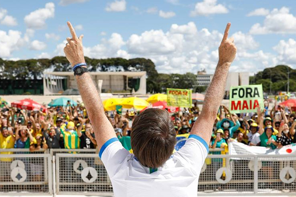 O presidente Jair Bolsonaro saúde seus apoiadores que protestavam contra o Supremo Tribunal Federal O presidente Jair Bolsonaro saúde seus apoiadores que protestavam contra o Supremo Tribunal Federal