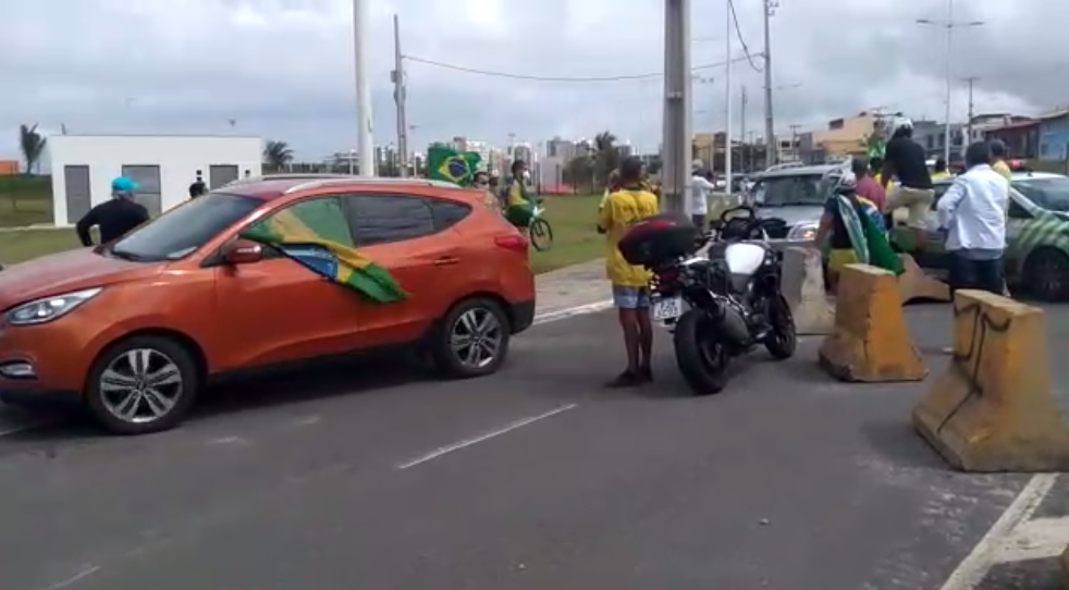 Imagem de Transalvador multa apoiadores de Bolsonaro que invadiram área bloqueada na Boca do Rio; assista