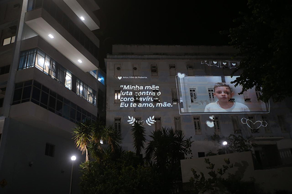 Hospital Espanhol foi palco, da exibição de um vídeo gravado por familiares das profissionais da saúde Hospital Espanhol foi palco, da exibição de um vídeo gravado por familiares das profissionais da saúde