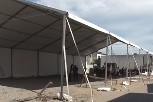 Construção do hospital de campanha de Teixeira de Freitas