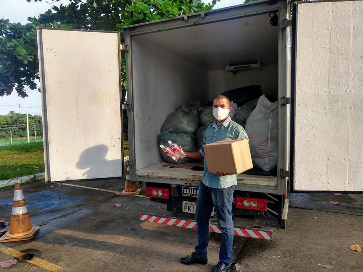 O Governo do Estado realizou, nesta quinta-feira (7), a entrega de 51.121 mil máscaras de algodão e 880 litros de álcool gel para o município de Salvador