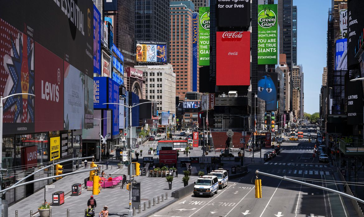 Imagem de Reabertura nos EUA faz estados atingirem recordes diários de casos de coronavírus