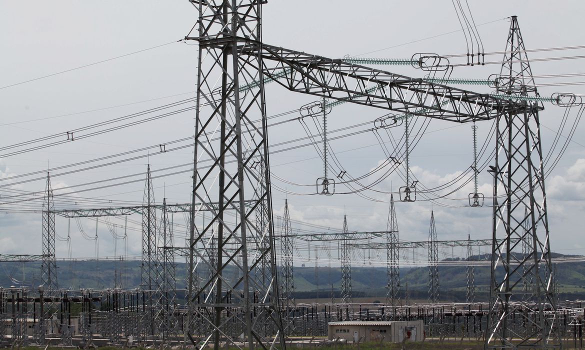 Para ministério, medida ajudará a reforçar sistema elétrico na maior crise hídrica dos últimos 91 anos Para ministério, medida ajudará a reforçar sistema elétrico na maior crise hídrica dos últimos 91 anos