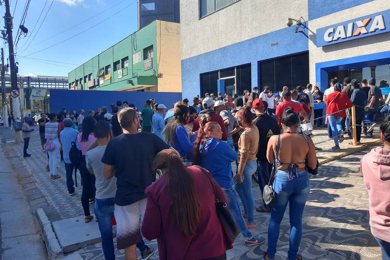 Redução coincide com abertura do comércio em algumas regiões e retomada de atividades industriais