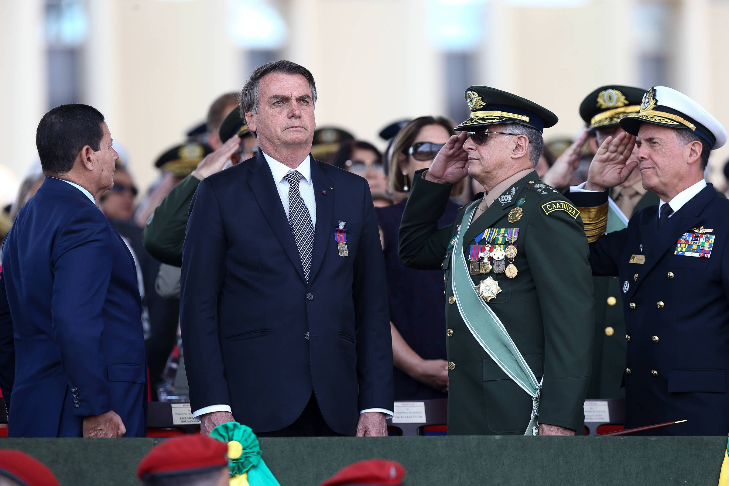Imagem de Generais erram ao levar lógica militar para ministérios de Bolsonaro, diz especialista em defesa Imagem de Generais erram ao levar lógica militar para ministérios de Bolsonaro, diz especialista em defesa