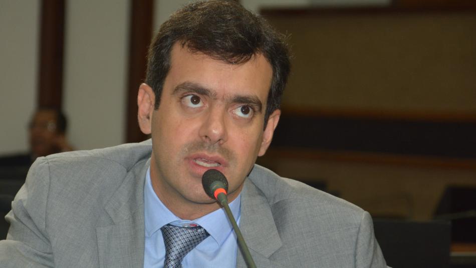 Deputado Tiago Correa é um dos que devem pedir vistas ao projeto de criação da Bahiainsulina, quando ele for a plenário Deputado Tiago Correa é um dos que devem pedir vistas ao projeto de criação da Bahiainsulina, quando ele for a plenário