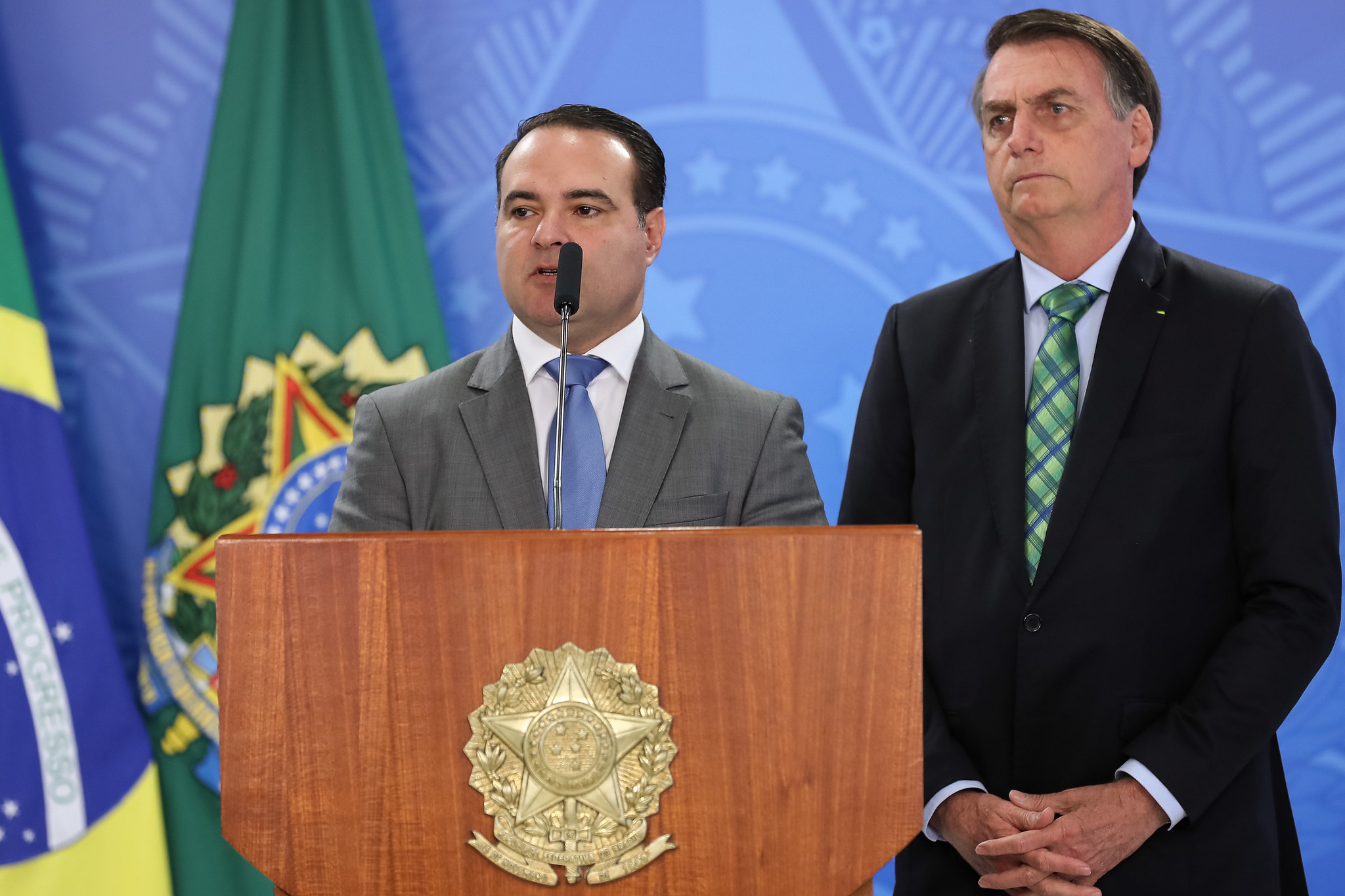 Imagem de Ministro de Bolsonaro, Jorge Oliveira condena ataques com fogos de artifício contra o STF