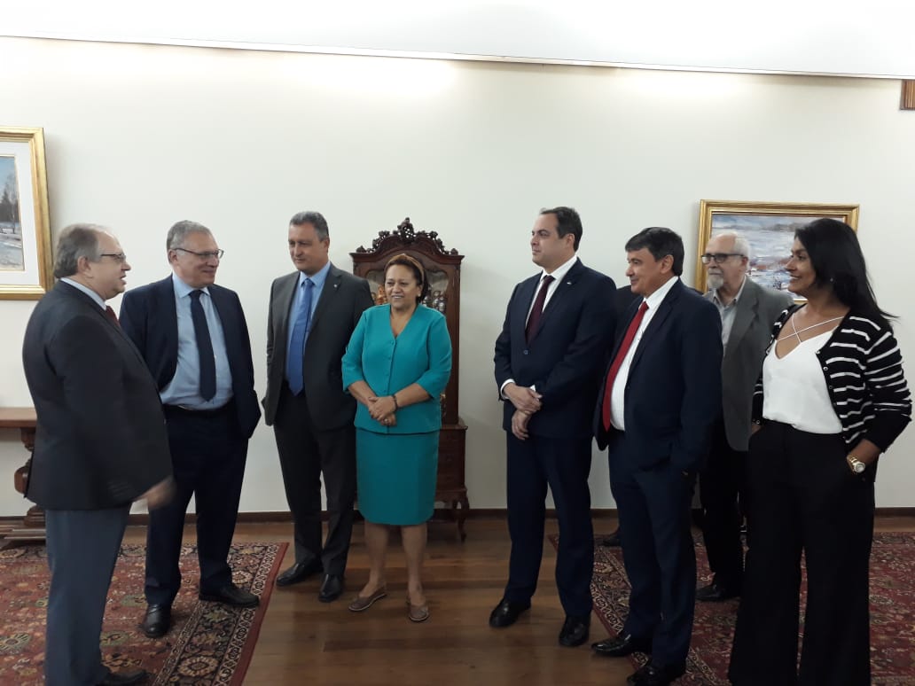 Na imagem, Bruno Dauster aparece em companhia de Rui Costa e outros governadores do Nordeste