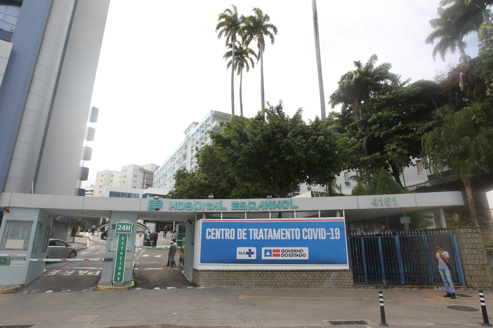 Na imagem, o Hospital Espanhol, reaberto para atender pacientes diagnosticados com o novo coronavírus