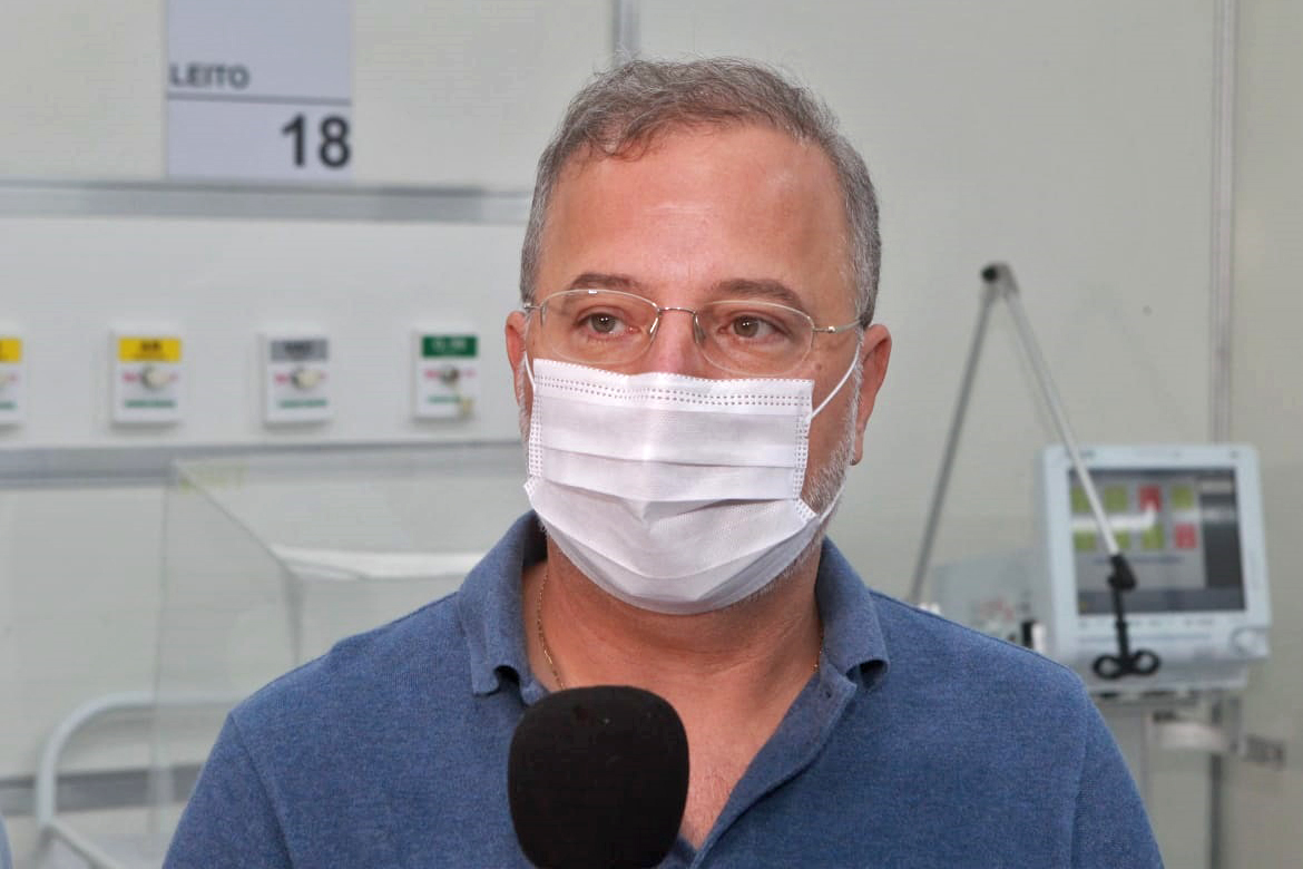 Na imagem, o secretário da Saúde da Bahia, Fábio Vilas-Boas