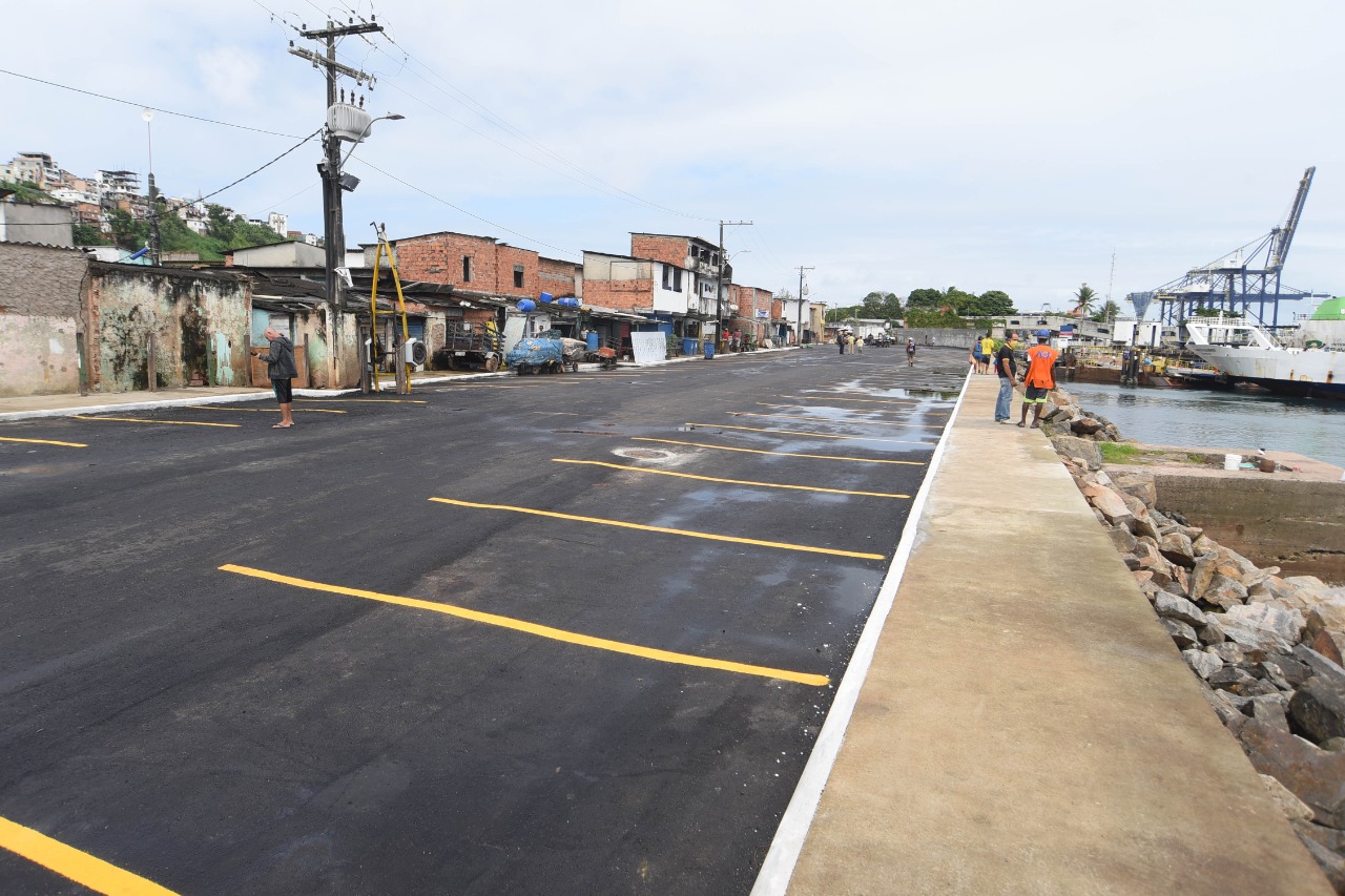 Com investimento de R$ 435,1 mil, a Prefeitura fez serviços de drenagem e recapeamento