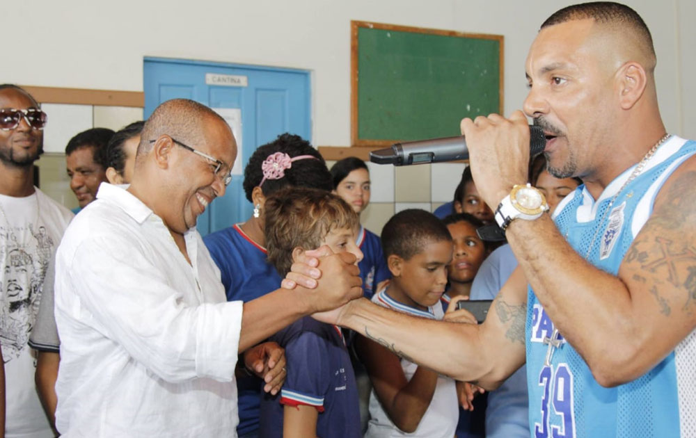 O vereador Luiz Carlos Suíca e o rapper Dexter