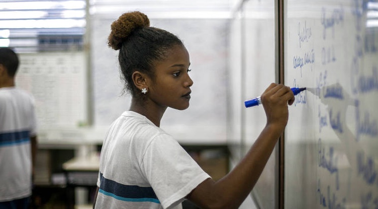 A 1ª Vara da Infância, da Juventude e do Idoso do Rio de Janeiro suspendeu a reabertura de escolas da rede pública estadual prevista para a próxima segunda (8)