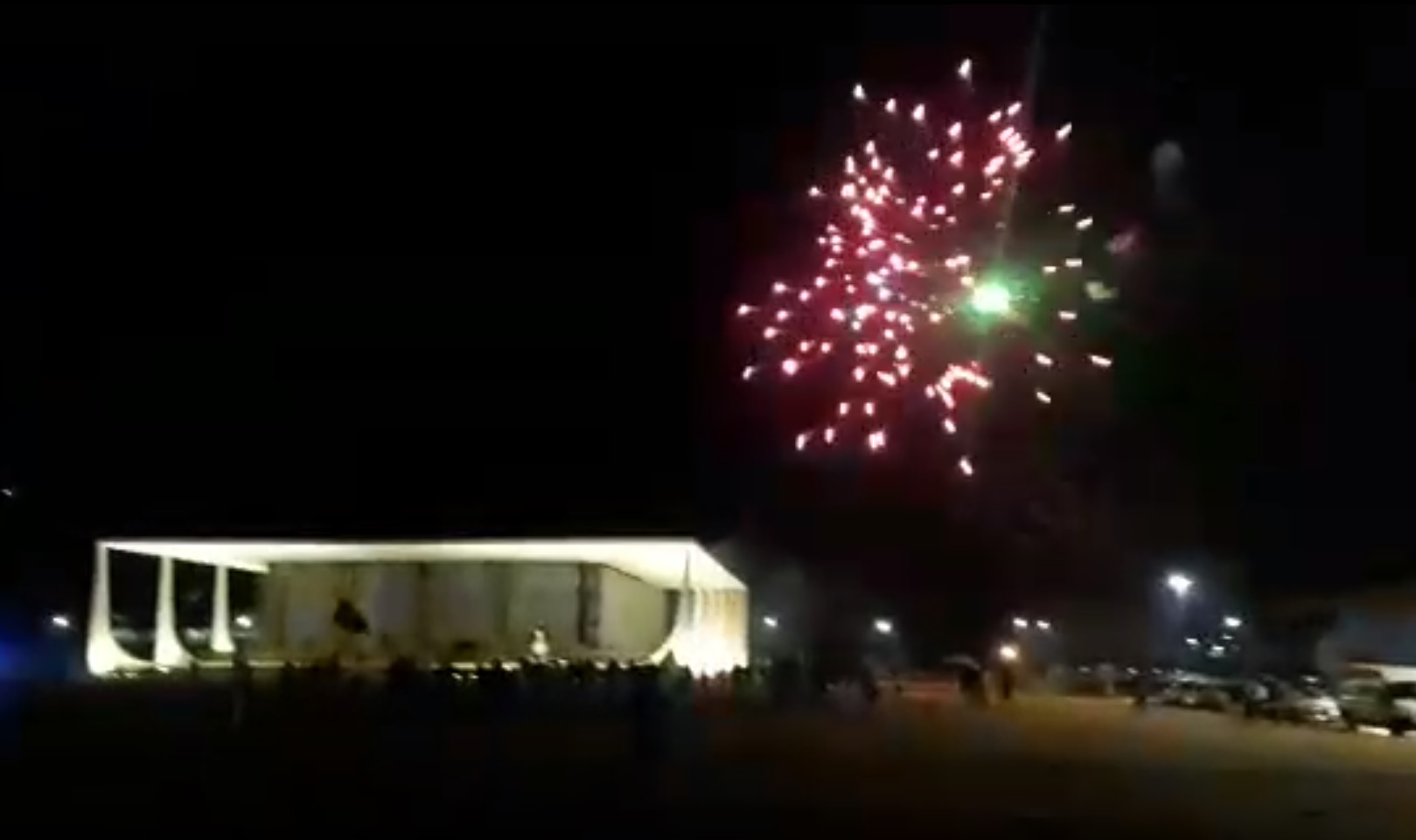 Imagem de MPF pede abertura de inquérito para investigar fogos de artifício contra o STF