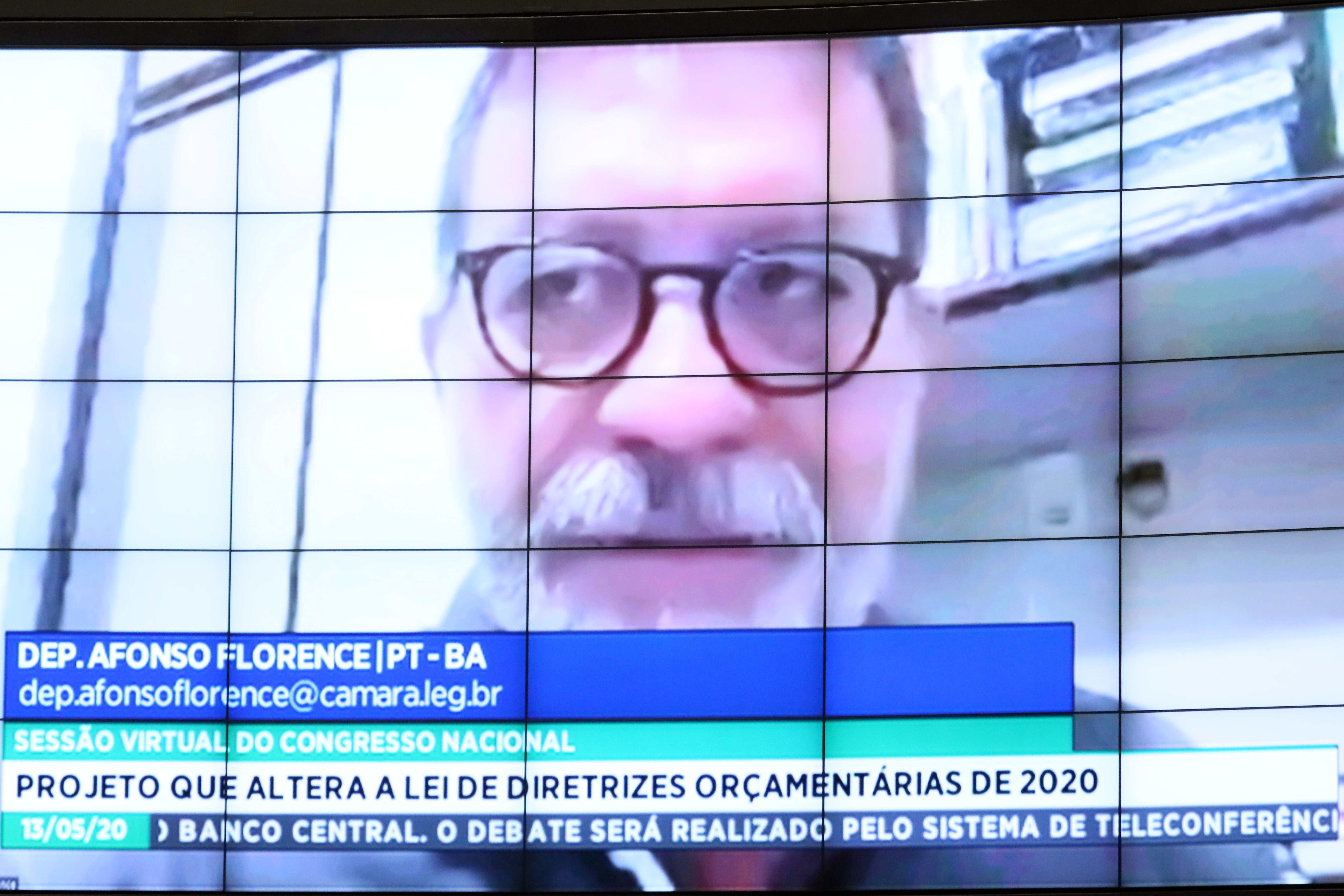 Na imagem, o deputado federal Afonso Florence, do PT