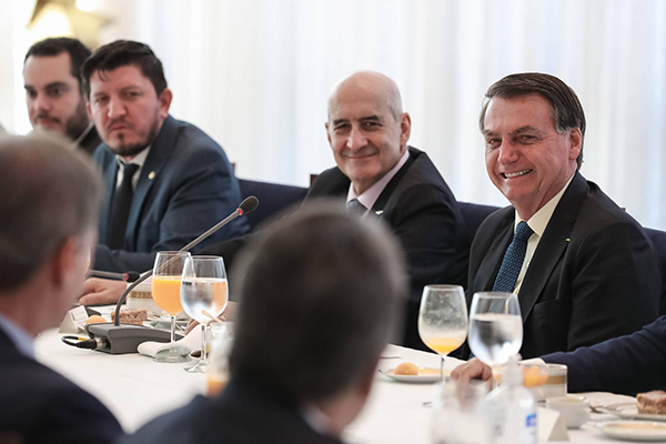 O ministro da Secretaria de Governo, Luiz Eduardo Ramos, ao lado do presidente Jair Bolsonaro O ministro da Secretaria de Governo, Luiz Eduardo Ramos, ao lado do presidente Jair Bolsonaro
