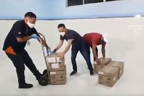 Esses respiradores, diferentemente dos adquiridos por R$ 48 milhões à dona da Hempcare, chegaram à Bahia Esses respiradores, diferentemente dos adquiridos por R$ 48 milhões à dona da Hempcare, chegaram à Bahia