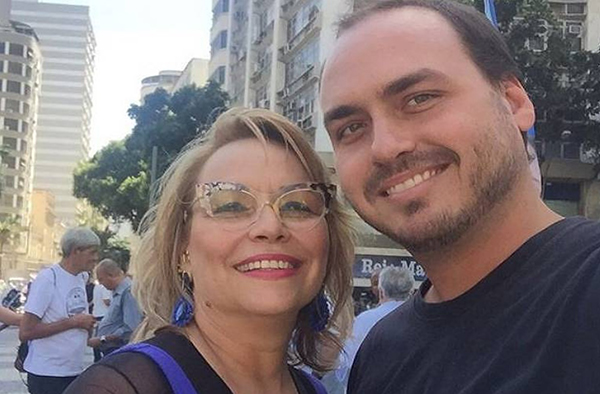 Rogéria e Carlos Bolsonaro