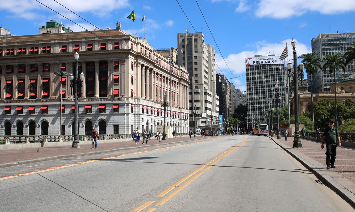 Imagem de Faturamento no comércio varejista deve fecha o ano em queda