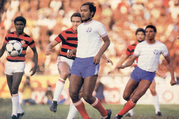 O ex-zagueiro do Esporte Clube Bahia Sapatão 