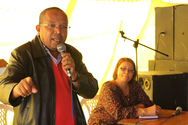 O vereador Suíca (PT) e a coordenadora-geral do sindicato, Ana Angélica Rabello