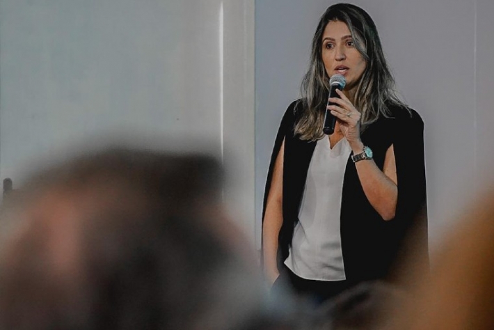 Juiz diz que Larissa Dutra não tem formação profissional para o cargo
