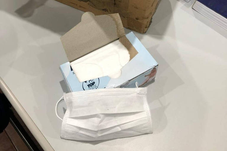 Imagem de Três milhões de máscaras estão retidas há 20 dias para fiscalização da Receita Federal