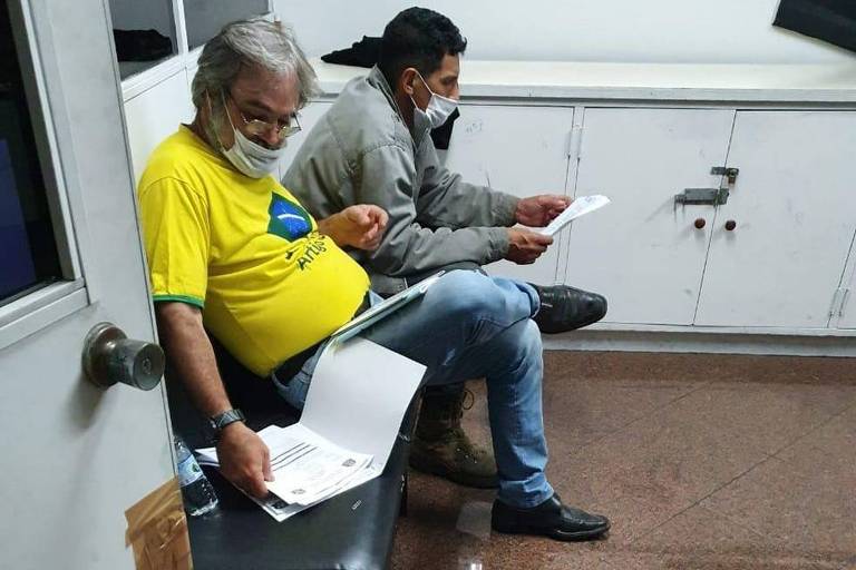 Imagem de Bolsonaristas ficam 49 dias em cadeia, veem reviravolta na Justiça e deixam prisão com cautela e sob tutela Imagem de Bolsonaristas ficam 49 dias em cadeia, veem reviravolta na Justiça e deixam prisão com cautela e sob tutela