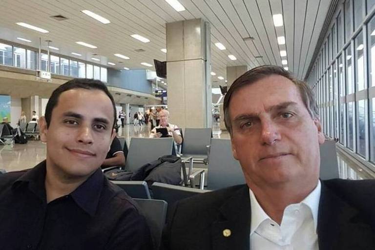 Imagem de Deputados denunciam assessor de Bolsonaro à Comissão de Ética por perfis falsos no Facebook