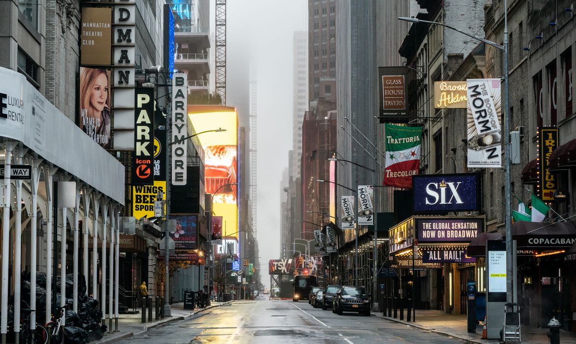 Imagem de Nova York planeja reabrir escolas com ensino presencial e remoto