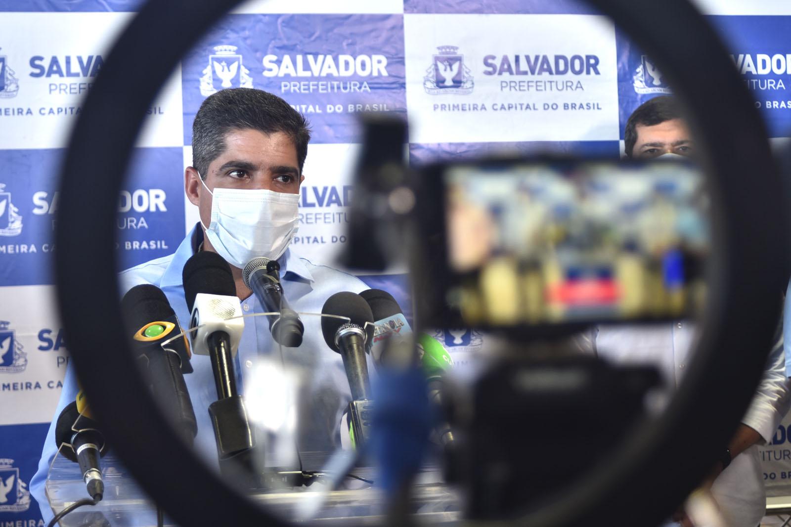 Na imagem, o prefeito de Salvador, ACM Neto, do DEM