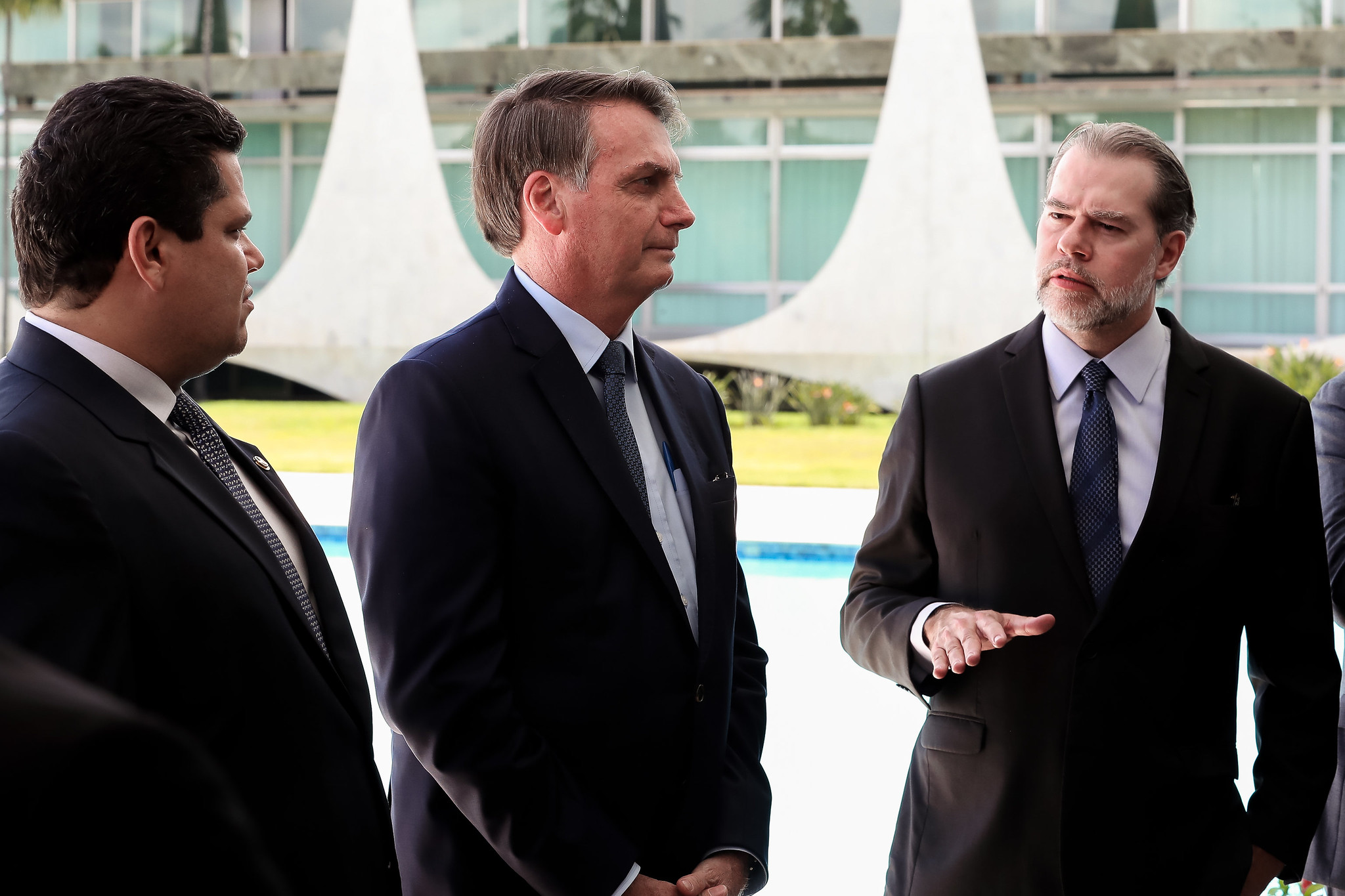 Imagem de Ala radical do bolsonarismo sinaliza inquietação com armistício do presidente, STF e Congresso