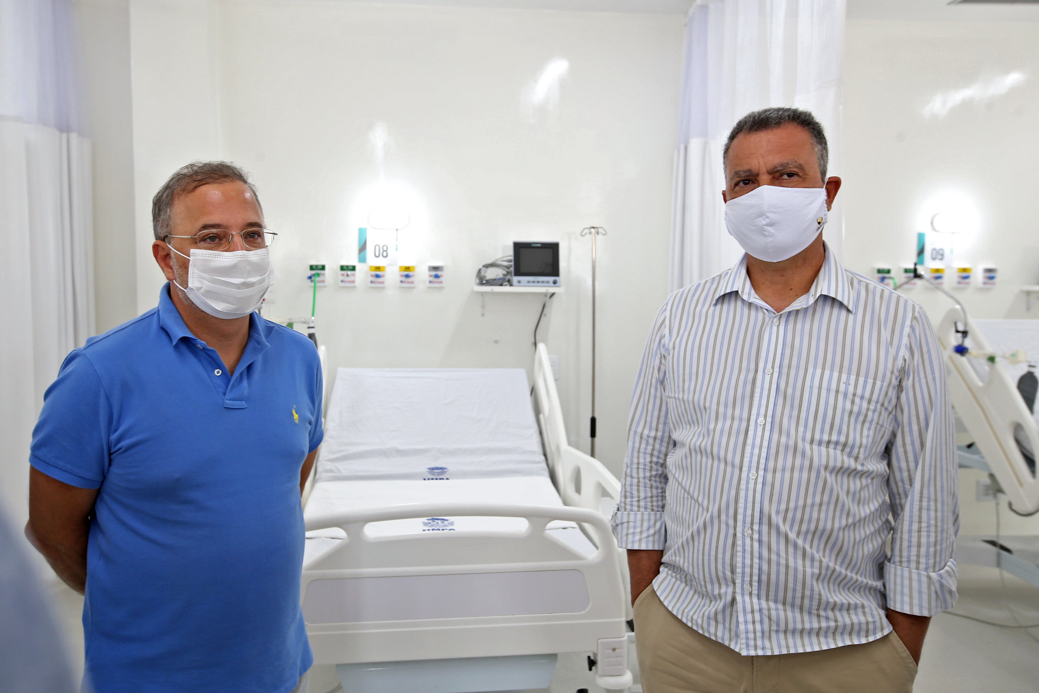 Na imagem, o secretário de Saúde, Fábio Vilas-Boas, e o governador Rui Costa, do PT