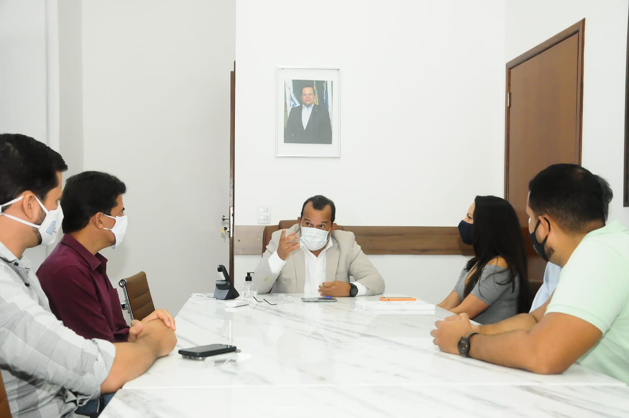 Em razão da suspensão das atividades, eles encaminharam um abaixo-assinado para suspender a cobrança de tributos