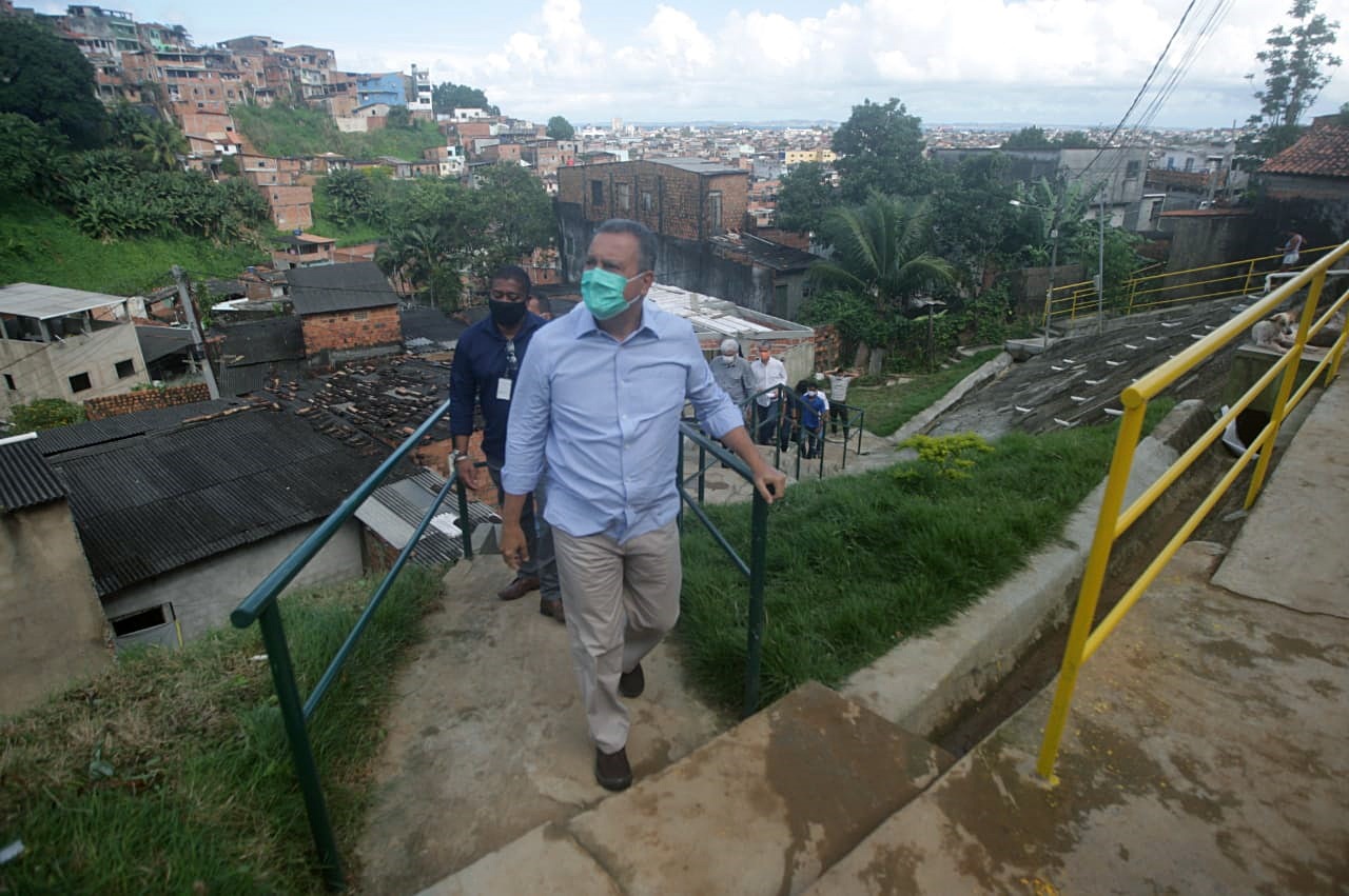 Imagem de Rui entrega obra de contenção de encosta em Capelinha de São Caetano