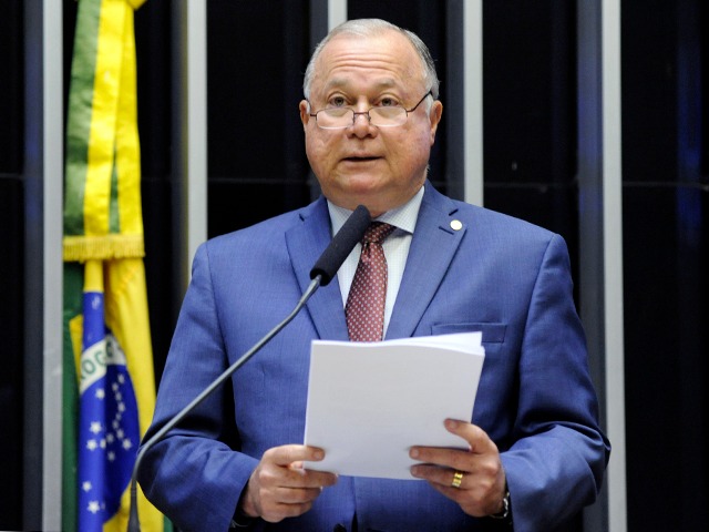 Na imagem, o deputado federal Paulo Azil, também presidente do DEM no estado