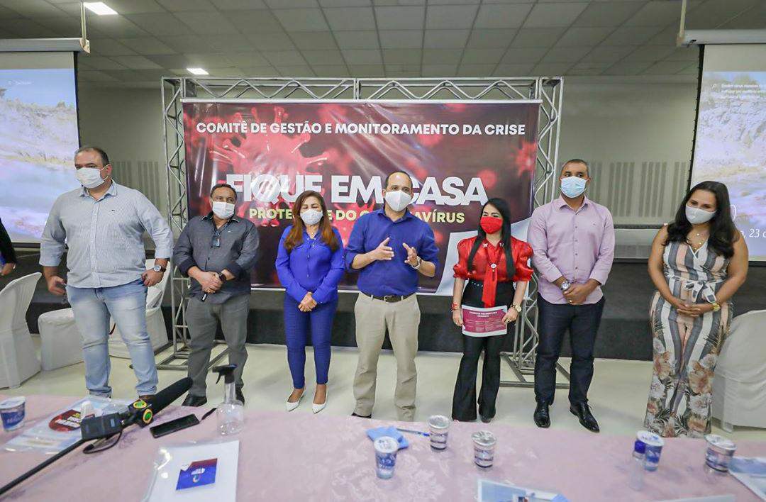 Na imagem, prefeitos de cidades da Região Metropolitana de Salvador durante coletiva