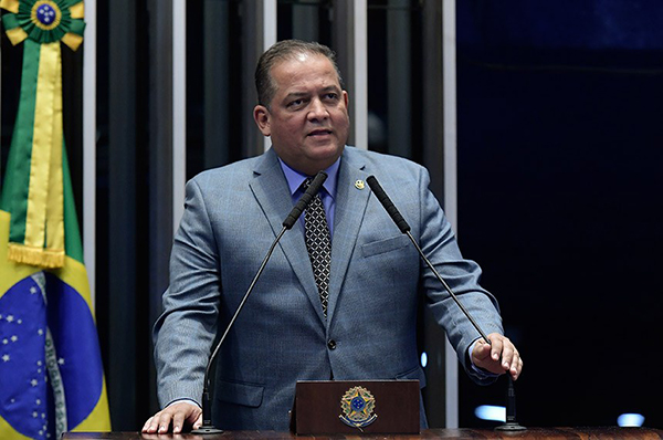 O líder do governo no Congresso, senador Eduardo Gomes (MDB-TO)