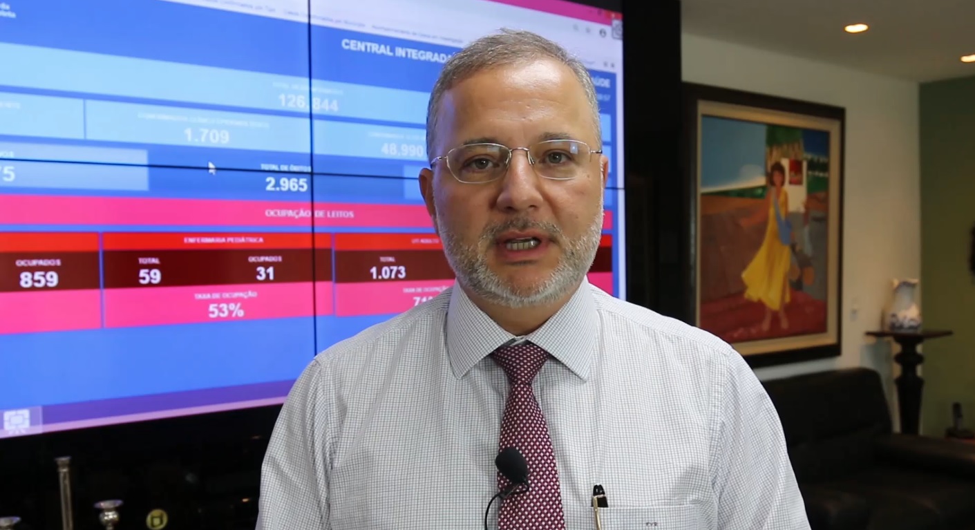 Na imagem, o secretário de Saúde do Estado, Fábio Vilas-Boas