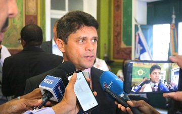 Com reeleição garantida, Luiz Carlos é lembrado no Republicanos para disputar tanto a vice de Bruno Reis quanto presidência da Câmara Com reeleição garantida, Luiz Carlos é lembrado no Republicanos para disputar tanto a vice de Bruno Reis quanto presidência da Câmara