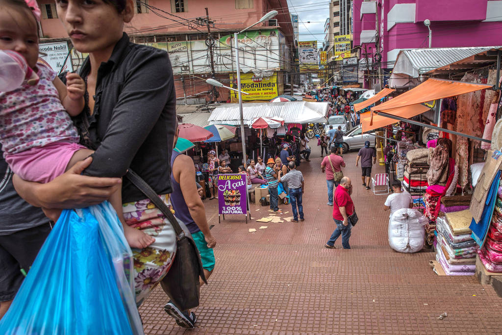 Comércio em Ciudad del Este, fronteira com Foz do Iguaçu, no Brasil