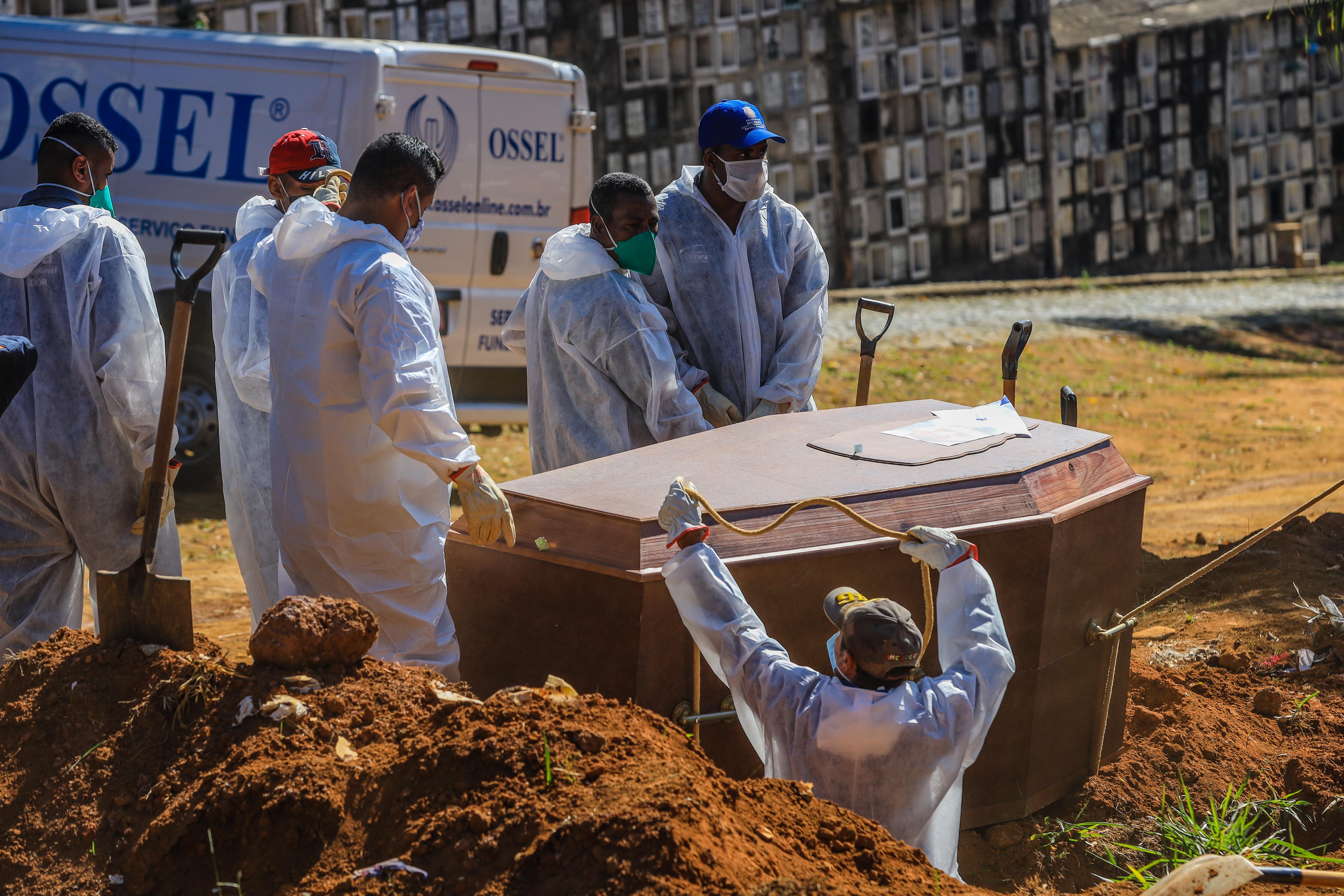 Nas últimas 24 horas, o Brasil teve 25.536 novos casos e 732 novos óbitos por Covid-19 Nas últimas 24 horas, o Brasil teve 25.536 novos casos e 732 novos óbitos por Covid-19