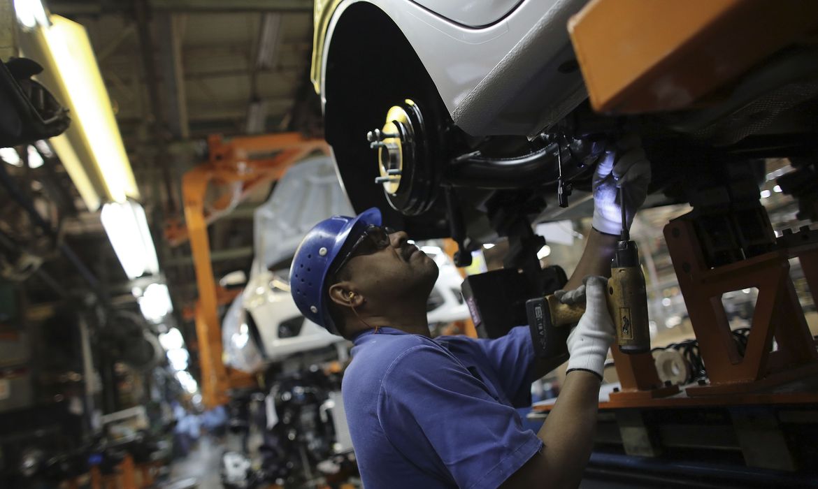 Imagem de CNI: atividade industrial segue em recuperação com alta do emprego