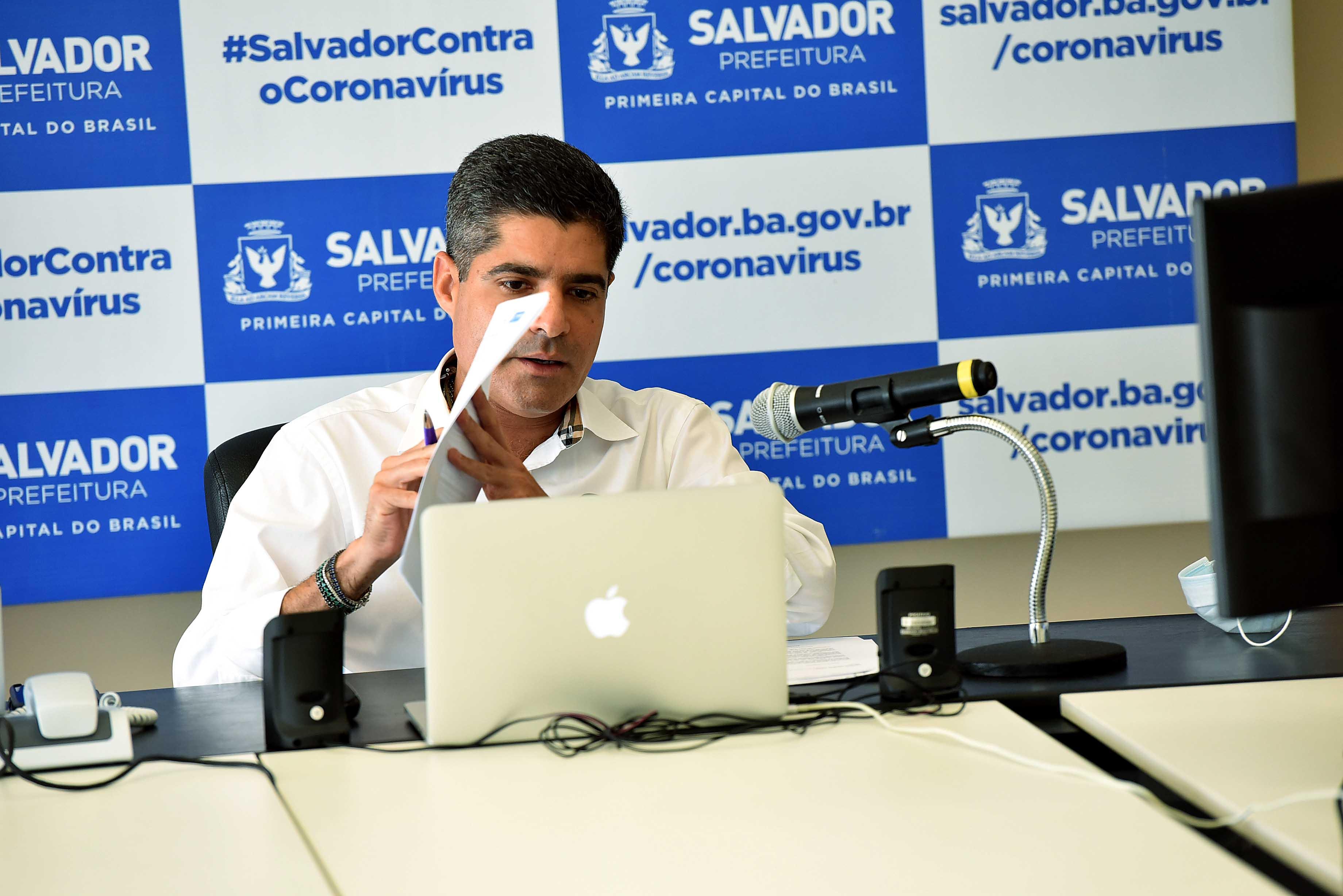Na imagem, o prefeito de Salvador, ACM Neto, do DEM