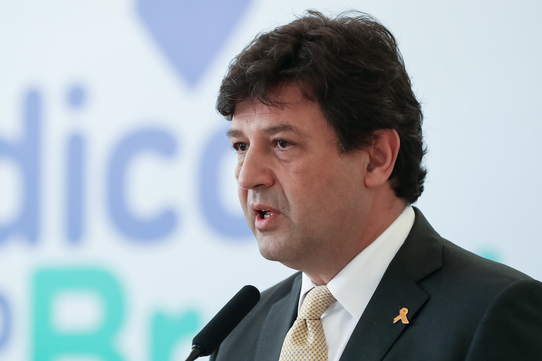 Imagem de 'Sem uma palavra de conforto’, diz Mandetta sobre Bolsonaro após país atingir 100 mil mortes por Covid-19